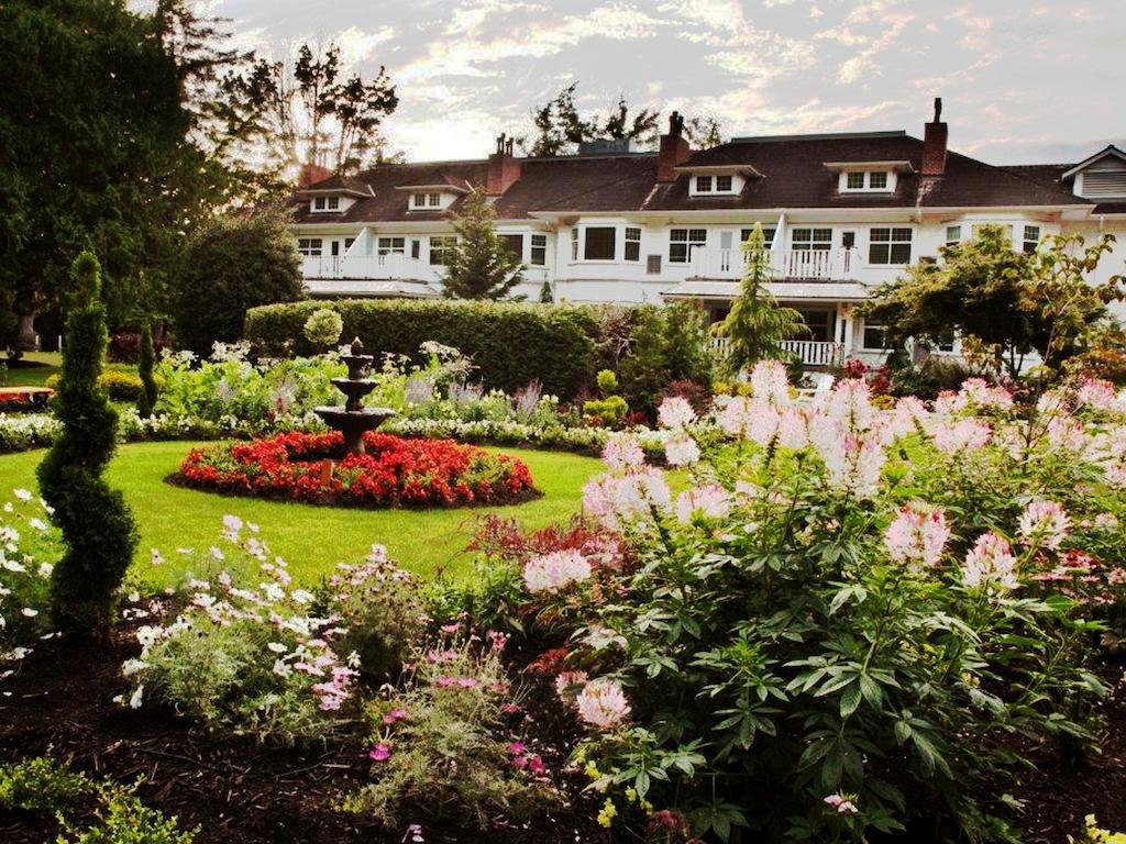 Crown Mansion Boutique Hotel & Villas Qualicum Beach Exterior foto