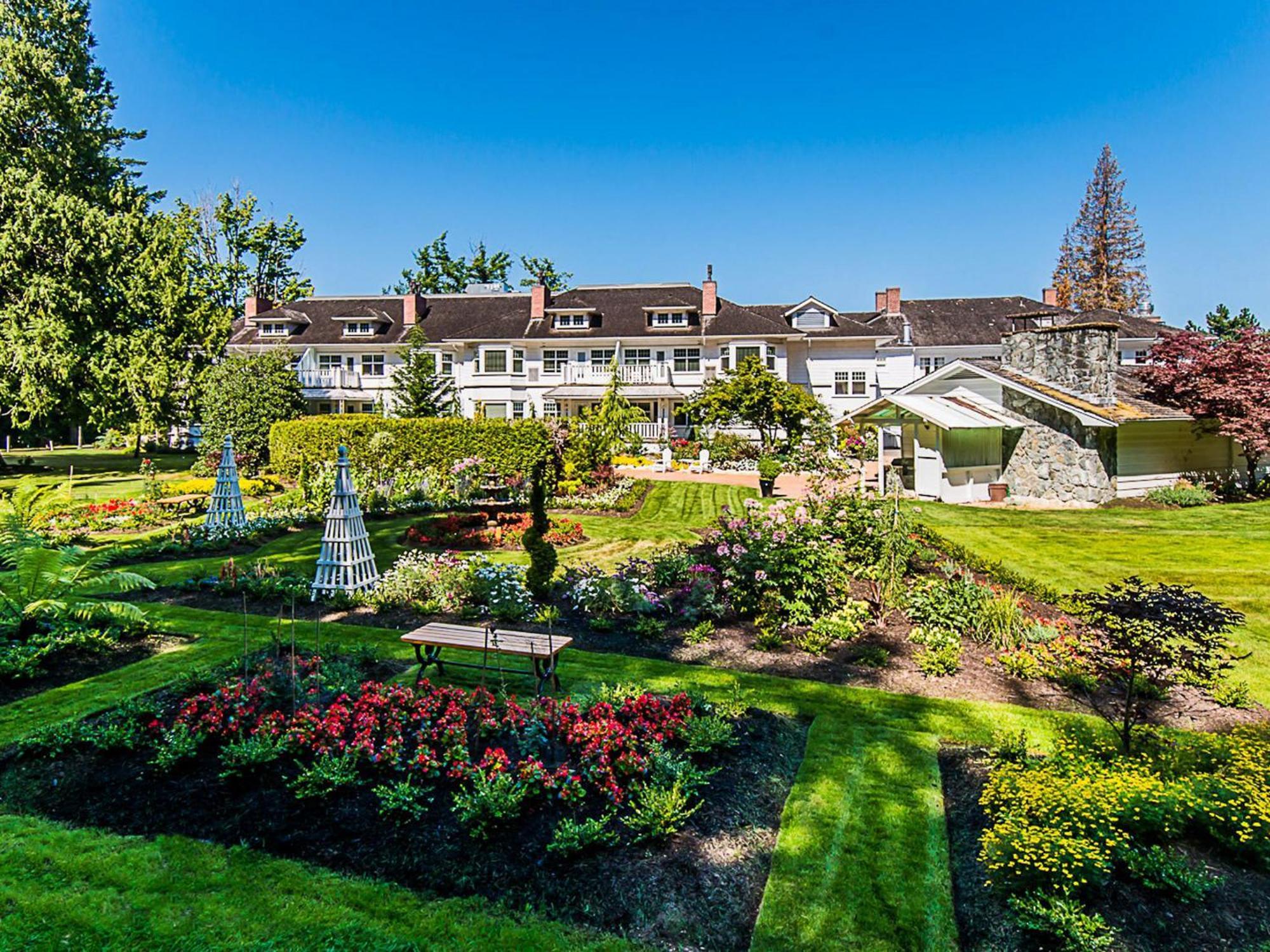 Crown Mansion Boutique Hotel & Villas Qualicum Beach Exterior foto